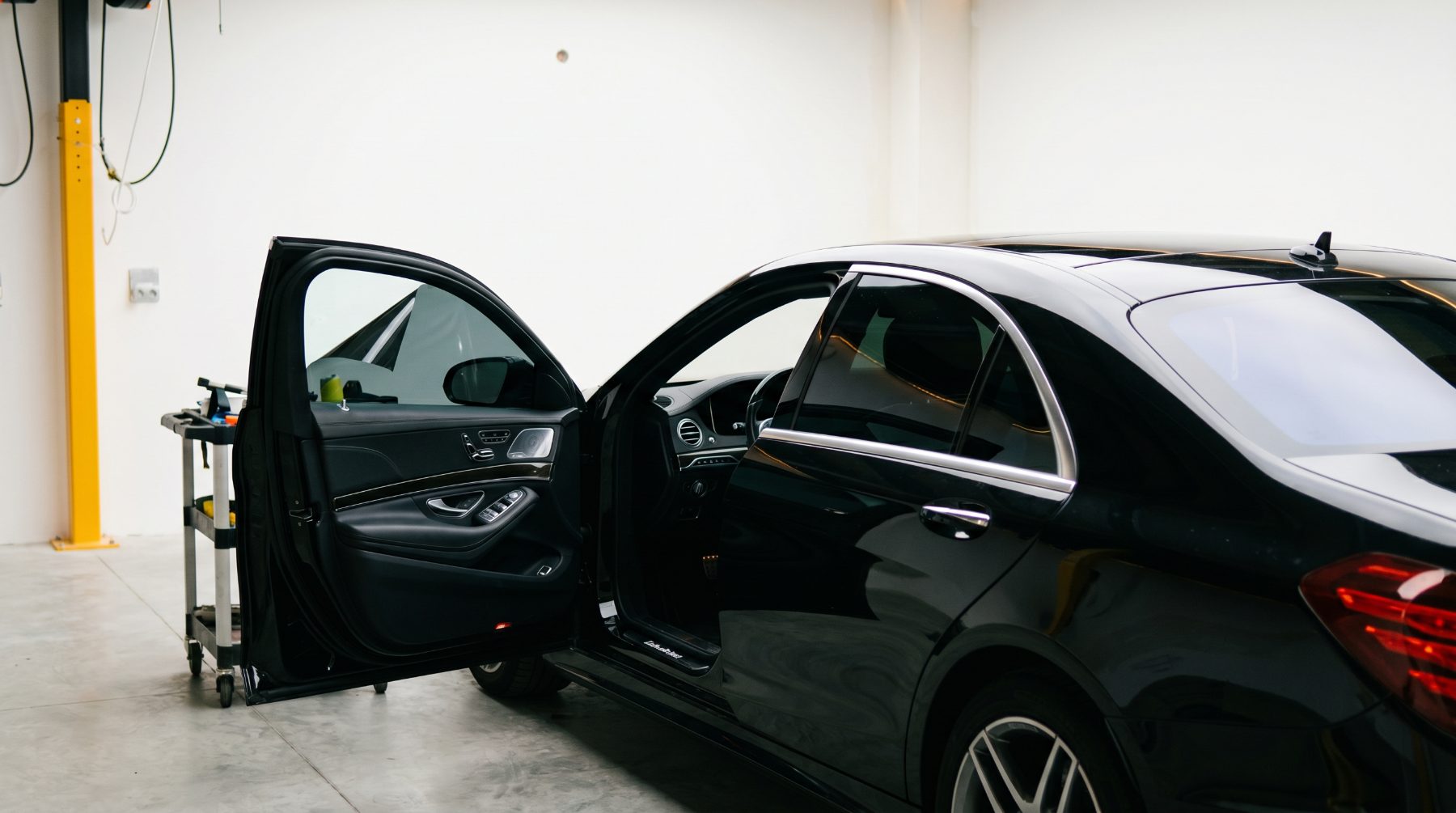 Mercedes con lunas tintadas