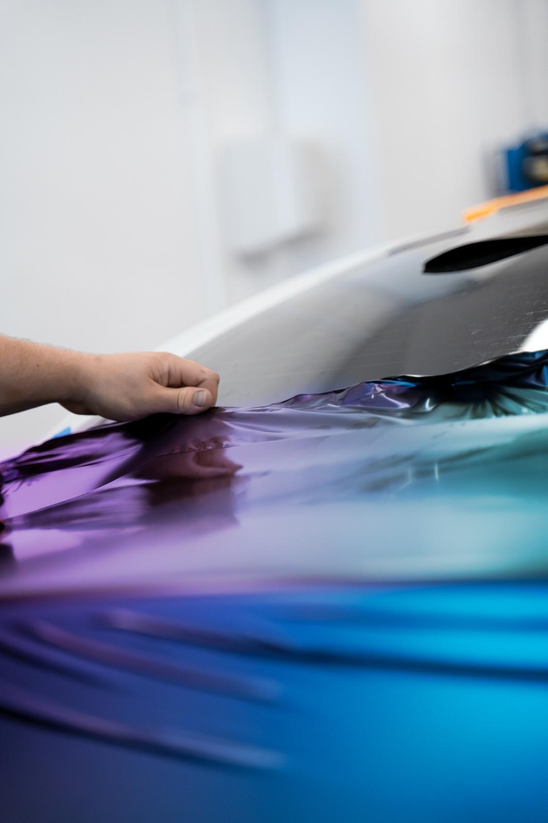 Aplicación del vinilo camaleón a mano