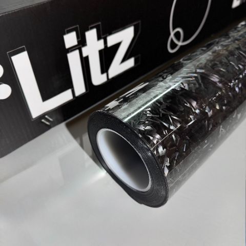 True Forged Carbon Black Gloss — muestra real de LITZ