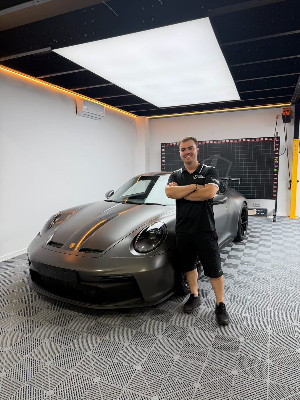 Equipo de Lamina Zero con un Porsche 911 GT3 en el Studio